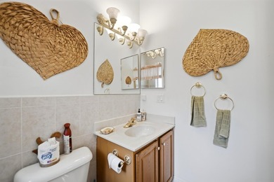 Welcome to this well-appointed single-story residence in Winding - photo 46