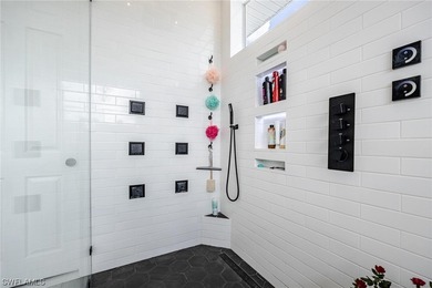 Welcome to this charming and inviting Mini-Ranch located in the - photo 29