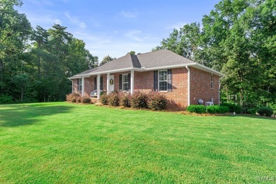 WATERFRONT LIVING ON LAKE TUSCALOOSA offering a quiet retreat