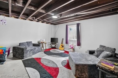 Welcome to 7067 Glenmeadow Court, where modern comfort, generous - photo 37