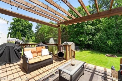 Welcome to 7067 Glenmeadow Court, where modern comfort, generous - photo 46