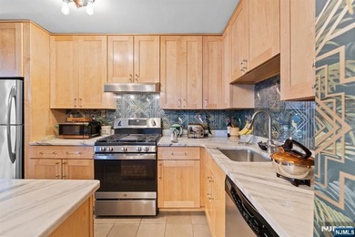 This fully renovated 1,100 sq ft Riviera Towers 1-bedroom - photo 13