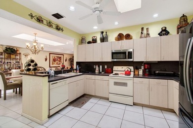 Beautifully maintained 2BR/2BA villa in the desirable Crystal - photo 19
