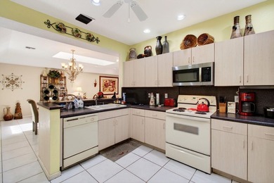 Beautifully maintained 2BR/2BA villa in the desirable Crystal - photo 20