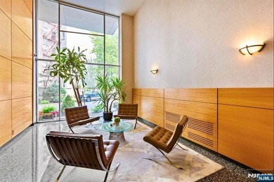 This fully renovated 1,100 sq ft Riviera Towers 1-bedroom - photo 24