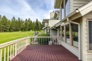 Bright and immaculate end-unit townhome at Eagle Bend, offering - photo 2