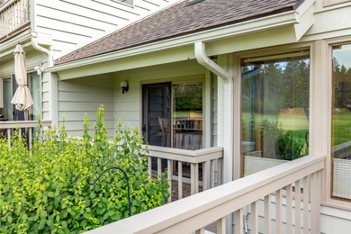 Bright and immaculate end-unit townhome at Eagle Bend, offering - photo 3
