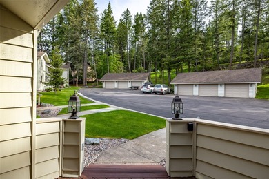 Bright and immaculate end-unit townhome at Eagle Bend, offering - photo 4