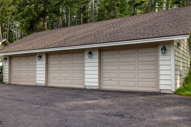 Bright and immaculate end-unit townhome at Eagle Bend, offering - photo 5