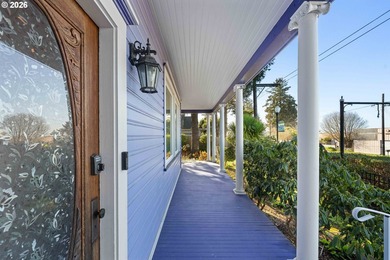 NEW PRICE, MOTIVATED SELLER!! Beautifully updated Victorian home - photo 4