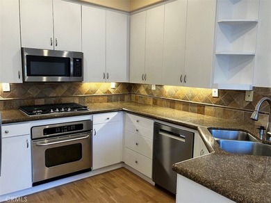 Location, location, location! This Palmilla townhome has it! - photo 12
