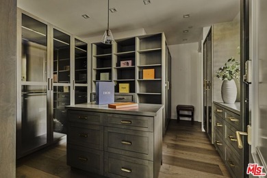 Located in Brentwood's prestigious Grove Estates, this nearly 14 - photo 17