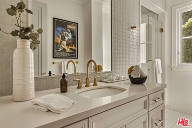 Located in Brentwood's prestigious Grove Estates, this nearly 14 - photo 21