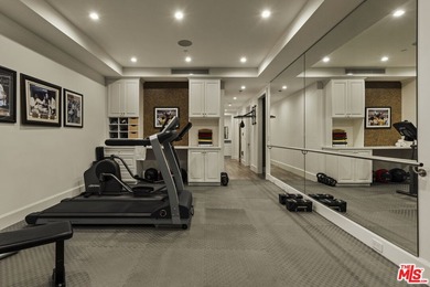 Located in Brentwood's prestigious Grove Estates, this nearly 14 - photo 31