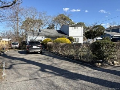 Welcome to this cozy split ranch on a peaceful street in Bay - photo 1