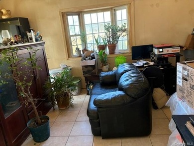 Welcome to this cozy split ranch on a peaceful street in Bay - photo 3