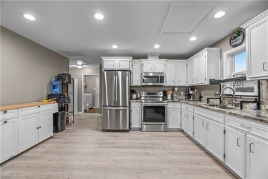 This beautiful 3 bedroom, 2 bath home with 1 car garage is ready - photo 4
