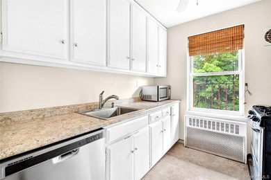 Here is your chance to own a well maintained 1 bedroom apartment - photo 11