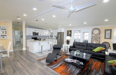 Stunning Key West-Inspired Gem in Sarasota's Premier 55+ Resort - photo 11