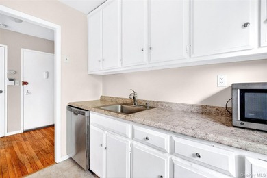 Here is your chance to own a well maintained 1 bedroom apartment - photo 13