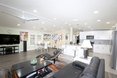 Stunning Key West-Inspired Gem in Sarasota's Premier 55+ Resort - photo 15