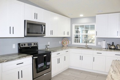 Stunning Key West-Inspired Gem in Sarasota's Premier 55+ Resort - photo 25