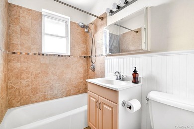 Here is your chance to own a well maintained 1 bedroom apartment - photo 29