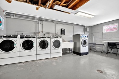 Here is your chance to own a well maintained 1 bedroom apartment - photo 33