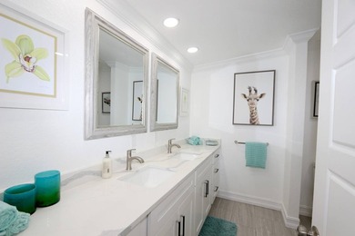 Stunning Key West-Inspired Gem in Sarasota's Premier 55+ Resort - photo 46