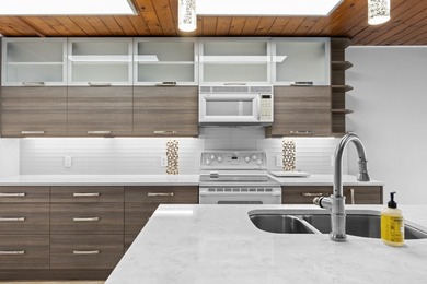 Lakeshore life meets incredible value in this turnkey townhome - photo 16