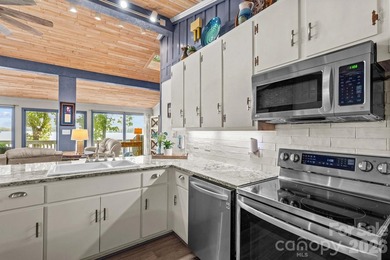 Location truly says it all! This stunning 1,683 sq ft 3BR/2BA - photo 19