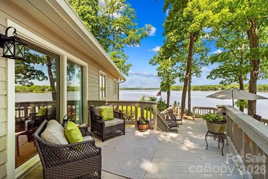 Location truly says it all! This stunning 1,683 sq ft 3BR/2BA - photo 29