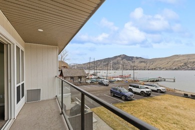 Lakeshore life meets incredible value in this turnkey townhome - photo 29