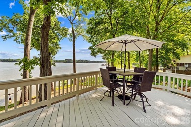 Location truly says it all! This stunning 1,683 sq ft 3BR/2BA - photo 31