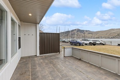 Lakeshore life meets incredible value in this turnkey townhome - photo 32