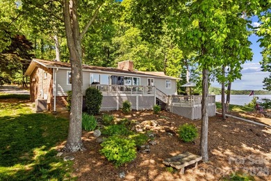 Location truly says it all! This stunning 1,683 sq ft 3BR/2BA - photo 33