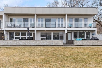 Lakeshore life meets incredible value in this turnkey townhome - photo 34