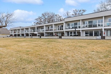 Lakeshore life meets incredible value in this turnkey townhome - photo 35