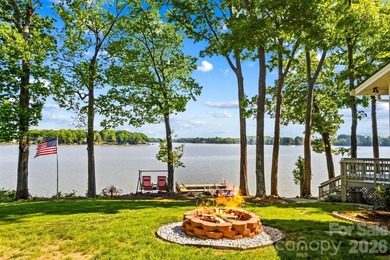 Location truly says it all! This stunning 1,683 sq ft 3BR/2BA - photo 37
