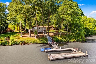 Location truly says it all! This stunning 1,683 sq ft 3BR/2BA - photo 39