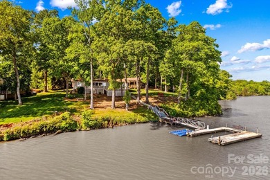 Location truly says it all! This stunning 1,683 sq ft 3BR/2BA - photo 40
