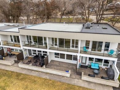 Lakeshore life meets incredible value in this turnkey townhome - photo 41