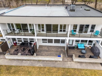 Lakeshore life meets incredible value in this turnkey townhome - photo 42