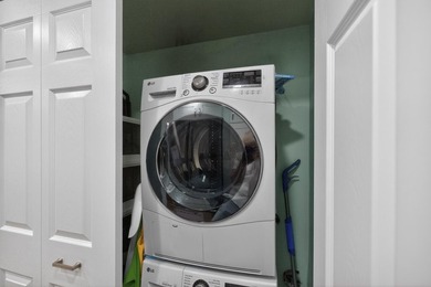 Lives like a house! 3BR/3BA 2400sqft condominium. Glass sliders - photo 12