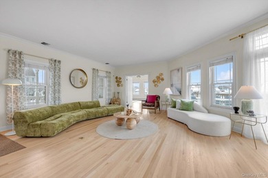 Get the Miami experience in New York! Very Rare Waterfront - photo 4