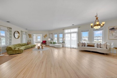 Get the Miami experience in New York! Very Rare Waterfront - photo 5
