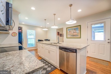 Turtle Cove Spacious 5BR Lake Home with Dock, Boat Ramp, flat lot - photo 17