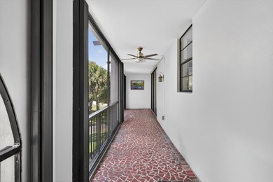 Lives like a house! 3BR/3BA 2400sqft condominium. Glass sliders - photo 20