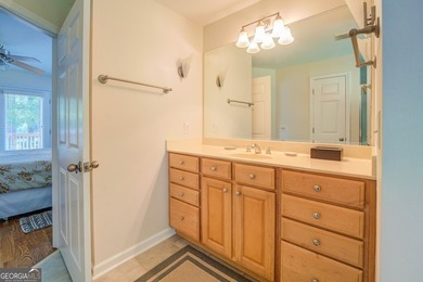 Turtle Cove Spacious 5BR Lake Home with Dock, Boat Ramp, flat lot - photo 24