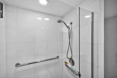 Lives like a house! 3BR/3BA 2400sqft condominium. Glass sliders - photo 32